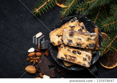 Christmas cake Christmas cake 135978647