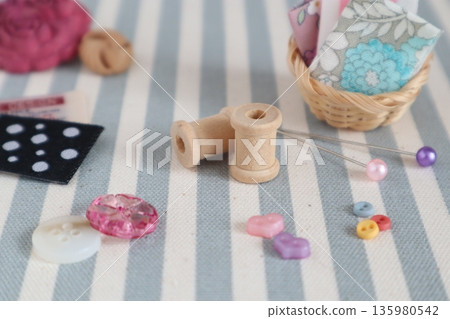 Sewing image with small buttons and pins Sewing image with small buttons and pins 135980542