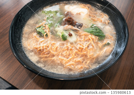 Pot style noodles pasta seafood pot style noodles なべやきいーみぇん 135980613