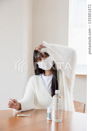 一個健康狀況不佳的女人 135981872