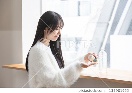 Women who drink supplements 135981963