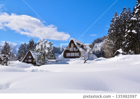冬季 五簇山 相倉 合掌村 135982097