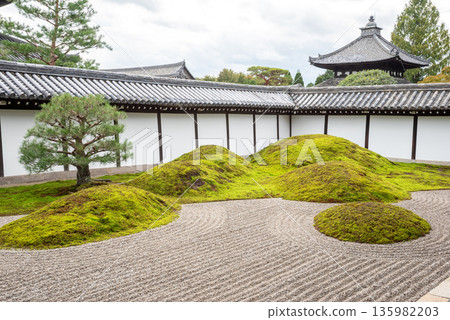 Tofukuji Temple, Kyoto Prefecture, Honbo Garden - Image of a Japanese garden Tofukuji Temple, Kyoto Prefecture, Honbo Garden - Image of a Japanese garden 135982203
