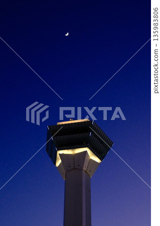 五棱郭塔在夜空中閃耀 135983806