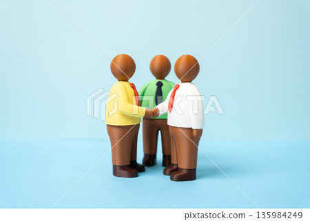 Office workers holding a meeting. Concluding a business deal. Figures of people. Corporate negotiation moment, teamwork and consensus. Professional communication shaping agreements and shared outcomes Office workers holding a meeting. Concluding a business deal. Figures of people. Corporate negotiation moment, teamwork and consensus. Professional communication shaping agreements and shared outcomes 135984249
