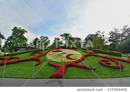 August 15, 2022: Summer scenery with a floral clock in Geneva, Switzerland 135984448