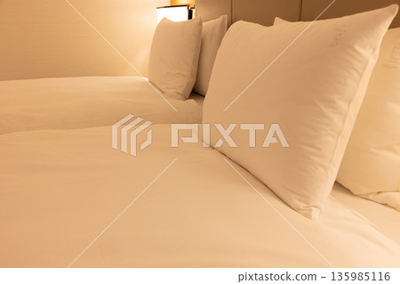 Hotel twin room bed at night 135985116