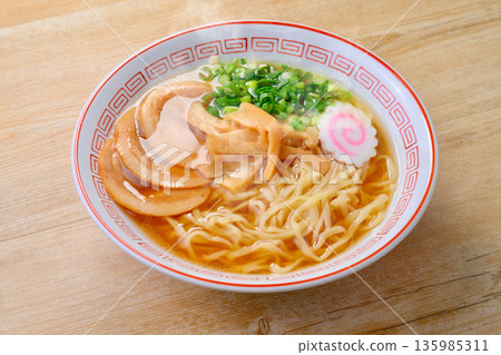 註：蒸汽為人工蒸汽。使用佐野拉麵（市售佐野拉麵包裝）。醬油拉麵，醬油口味。 135985311