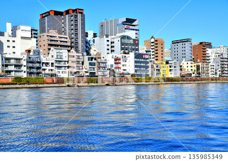 View of Komagata Bridge (right bank of the Sumida River) and Umabashi Bridge (Taito Ward, Tokyo) [January 2026] 135985349