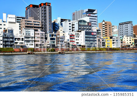 View of Komagata Bridge (right bank of the Sumida River) and Umabashi Bridge (Taito Ward, Tokyo) [January 2026] 135985351