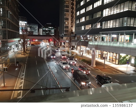 Roadway in a busy city at night Roadway in a busy city at night 135986137