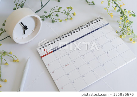 二月日曆和時鐘時間表 二月日曆和時鐘時間表 135986676