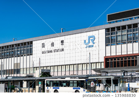 View from the East Exit of JR West Okayama Station (the largest terminal station in the Chugoku and Shikoku regions) in Ekimotocho, Kita Ward, Okayama City. Sanyo Main Line and other lines serve eight directions. 135988830