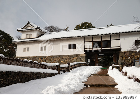 Hikone Castle Tenbin Yagura in winter 135989987