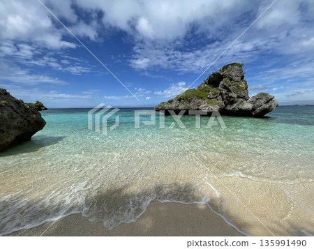 Emerald green beach and blue sky - Resort image background material Emerald green beach and blue sky - Resort image background material 135991490