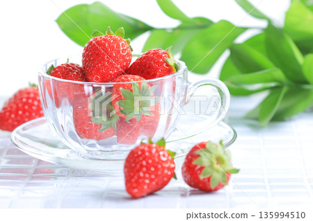 Strawberries 34 Strawberries in a glass container Strawberries 34 Strawberries in a glass container 135994510