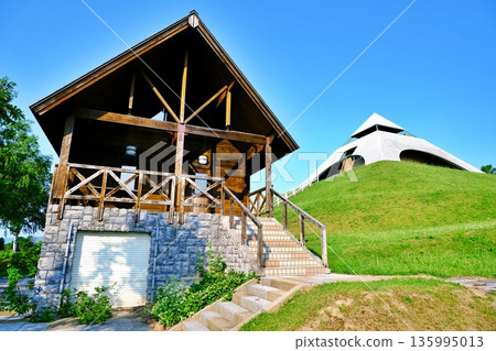 西北丘陵展望公園景色（北海道美瑛） 135995013