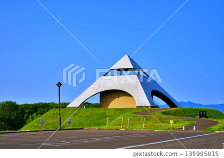 Northwest Hill Observation Park Pyramid Observation Deck (Biei, Hokkaido) 135995015