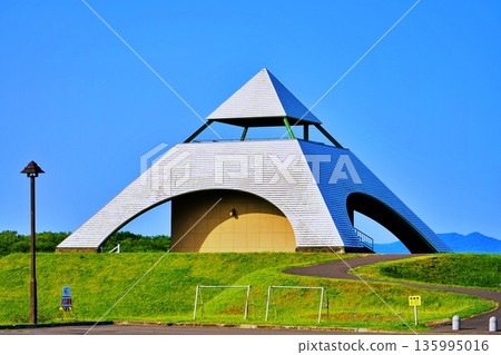 Northwest Hill Observation Park Pyramid Observation Deck (Biei, Hokkaido) Northwest Hill Observation Park Pyramid Observation Deck (Biei, Hokkaido) 135995016