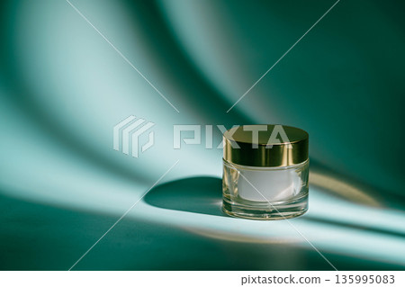 Glass skincare cream jar 135995083