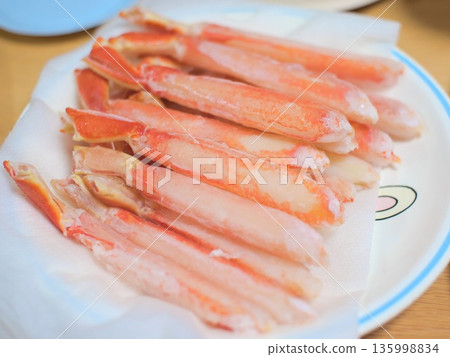Crab legs cut for sashimi on a plate 135998834