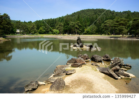 Mogoshienji Dejima石池塘和池塘中性石 135999427