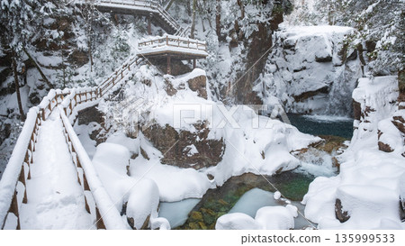 Yumori Valley (winter): Ryujin Falls Yumori Valley (winter): Ryujin Falls 135999533