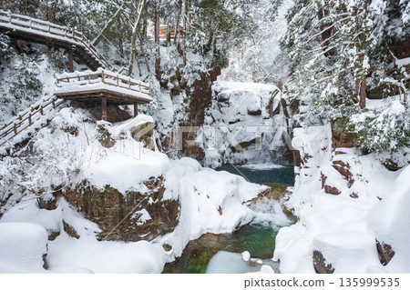 Yumori Valley (winter): Ryujin Falls Yumori Valley (winter): Ryujin Falls 135999535
