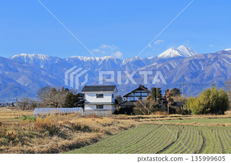 冬天安曇野和北阿爾卑斯山 135999605
