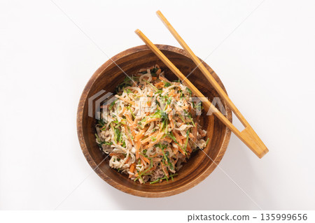 Tossed salad (dried daikon radish, tuna, pea sprouts, carrots) Tossed salad (dried daikon radish, tuna, pea sprouts, carrots) 135999656