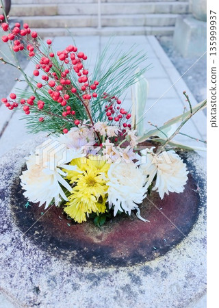 New Year's floral decorations made up of nandina, pine, and chrysanthemums New Year's floral decorations made up of nandina, pine, and chrysanthemums 135999937
