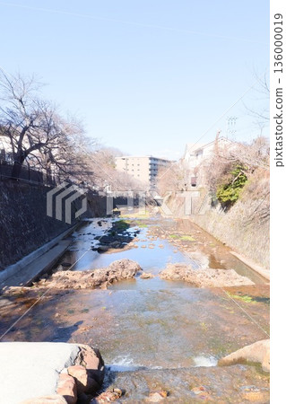 Waterways flowing through the city and riverscapes in residential areas Waterways flowing through the city and riverscapes in residential areas 136000019
