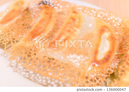 煎餃皮的質地和煎痕 136000047