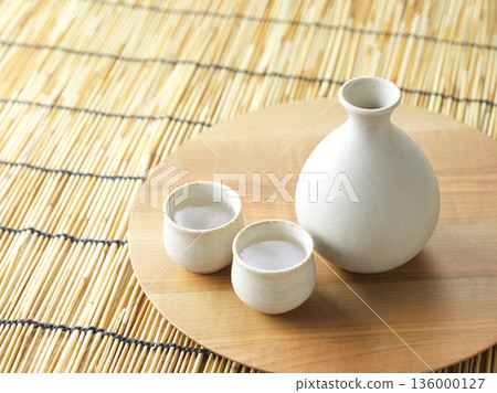 Japanese sake image: Tokkuri and choko set 136000127