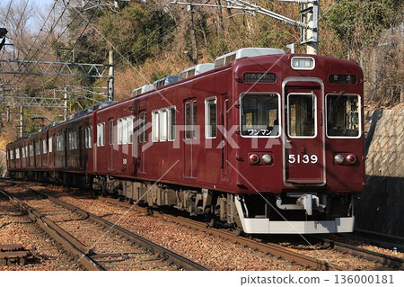[Nose Electric Railway] 5100 series (Myoken Line: Uneno Station) 136000181