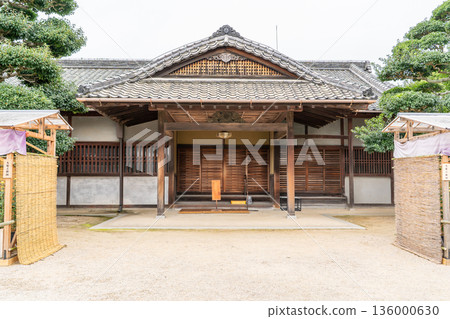 元祿文化庭園:後樂園,革命館入口(岡山藩主池田氏所建造的藩主庭園)日本三大名園之一 元祿文化庭園:後樂園,革命館入口(岡山藩主池田氏所建造的藩主庭園)日本三大名園之一 136000630