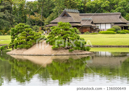 Korakuen Garden, a garden of Genroku culture, view from Fukuda Chaya, Sawanoike Pond (a feudal lord's garden built by the Ikeda clan, lords of the Okayama domain), one of Japan's three most famous gardens Korakuen Garden, a garden of Genroku culture, view from Fukuda Chaya, Sawanoike Pond (a feudal lord's garden built by the Ikeda clan, lords of the Okayama domain), one of Japan's three most famous gardens 136000649