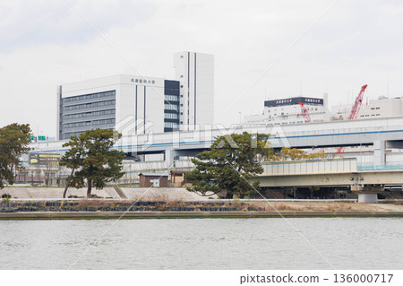 從穆科河河床看到的景色 從穆科河河床看到的景色 136000717