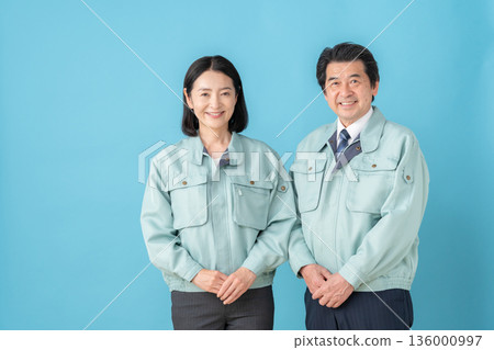 Middle-aged engineer wearing blue work clothes 136000997