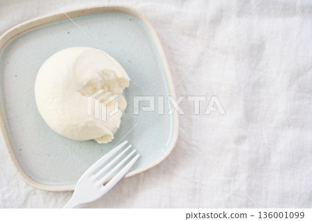 可以切開露出內部的布拉塔乳酪 136001099