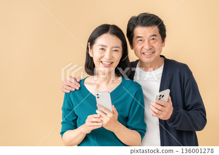 A middle-aged couple on a date with a beige background 136001278