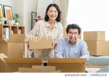 A middle-aged couple moving A middle-aged couple moving 136001319