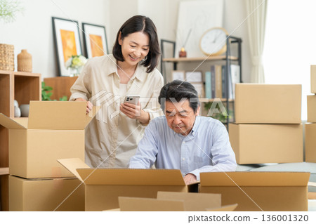 A middle-aged couple moving A middle-aged couple moving 136001320
