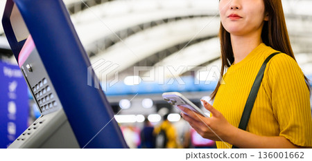Smartphone payment at ticket vending machines ■Photography cooperation: Kansai International Airport (KIX) 136001662