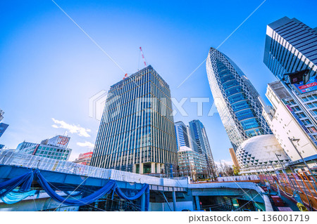 日本東京城市景觀，1月25日。新宿站西口改造工程、西新宿1丁目地區工程、起重機等。 136001719