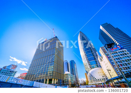 日本東京城市景觀，1月25日。新宿站西口改造工程、西新宿1丁目地區工程、起重機等。 136001720