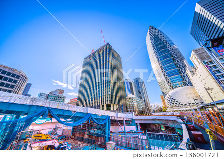 日本東京城市景觀，1月25日。新宿站西口改造工程、西新宿1丁目地區工程、起重機等。 136001721