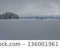 Lake Hibara in the bitter cold 136001961