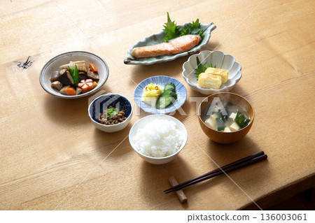 日式早餐米會在餐桌上供應。 136003061