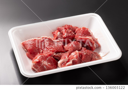 [Iwate Prefecture] Raw Minke Whale (for cooking, Yamato-ni) 136003122
